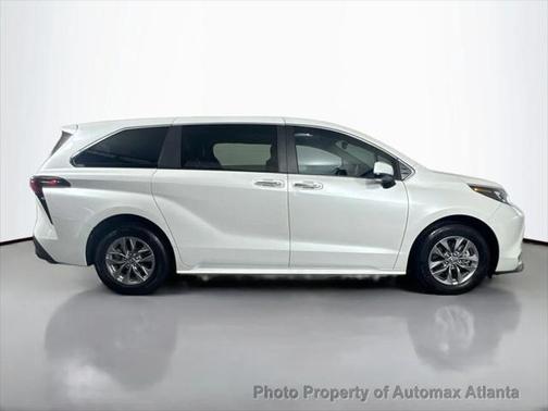 2024 Toyota Sienna XLE 8 Passenger