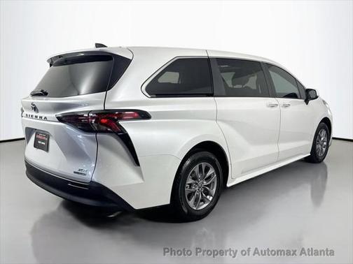 2024 Toyota Sienna XLE 8 Passenger
