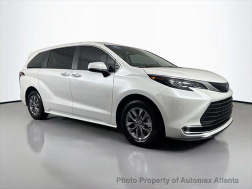 2024 Toyota Sienna XLE 8 Passenger