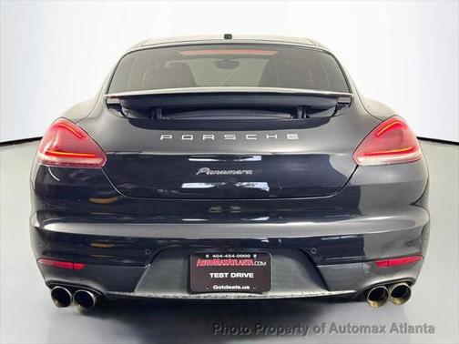 2016 Porsche Panamera 4 Edition