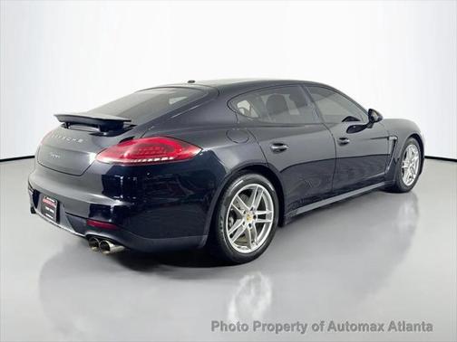 2016 Porsche Panamera 4 Edition
