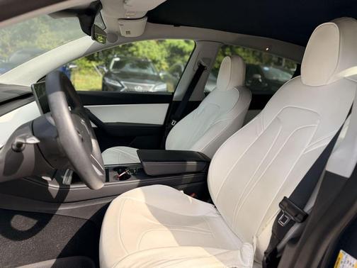2022 Tesla Model Y Long Range Dual Motor All-Wheel Drive
