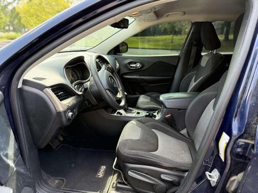 2015 Jeep Cherokee Sport
