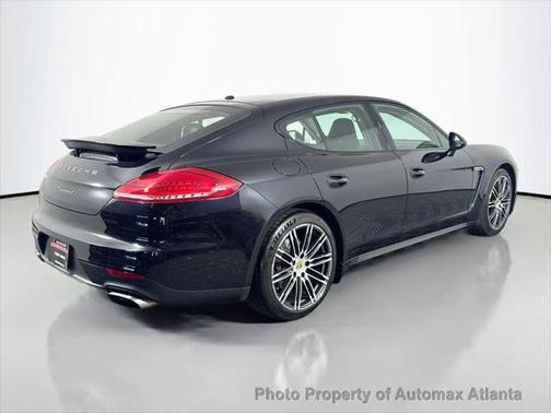 2016 Porsche Panamera 4 Edition