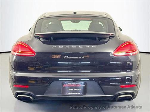 2016 Porsche Panamera 4 Edition