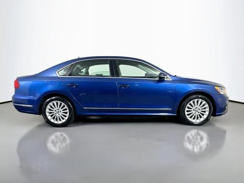 2016 Volkswagen Passat 1.8T SE w/Technology