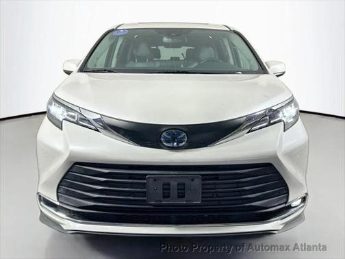 2021 Toyota Sienna XLE 8 Passenger