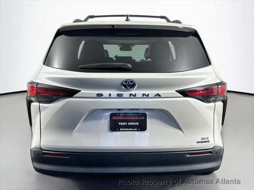 2021 Toyota Sienna XLE 8 Passenger