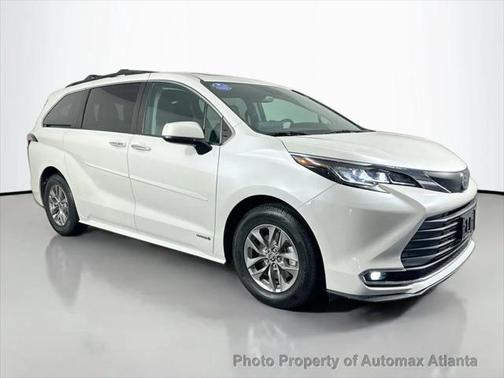 2021 Toyota Sienna XLE 8 Passenger