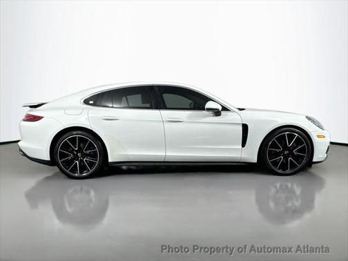 2018 Porsche Panamera 4