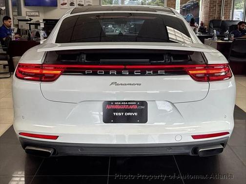 2018 Porsche Panamera 4