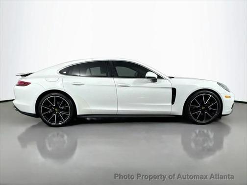 2018 Porsche Panamera 4