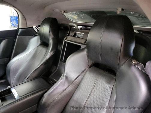 Photo 2 of 3 of 2012 Aston Martin V8 Vantage