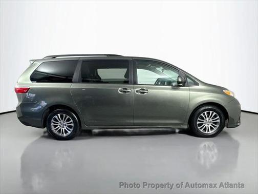2019 Toyota Sienna XLE