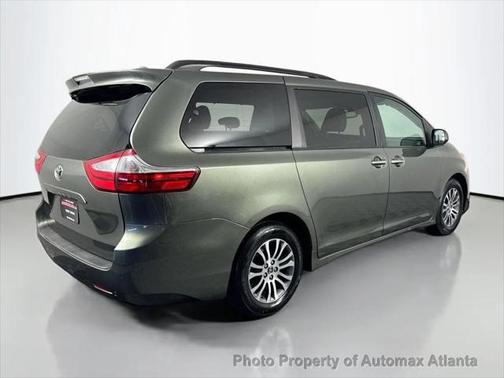 2019 Toyota Sienna XLE