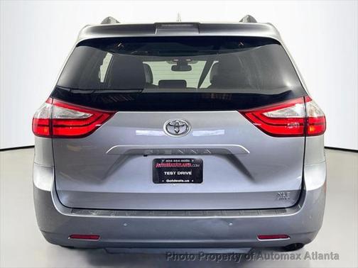 2018 Toyota Sienna XLE