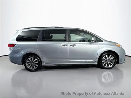 2018 Toyota Sienna XLE