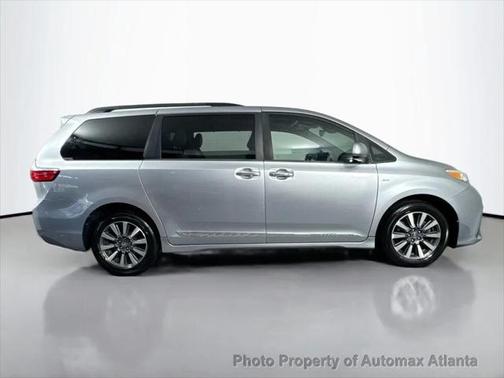 2018 Toyota Sienna XLE
