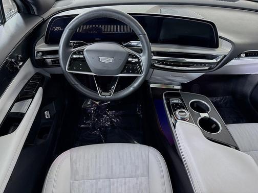 Crystal White Tricoat 2024 Cadillac LYRIQ Luxury