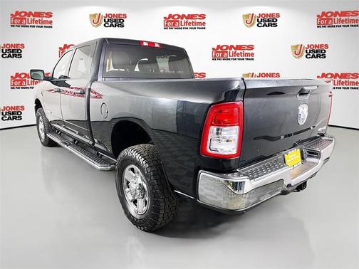 2022 RAM 2500 Tradesman Crew Cab 4x4 6'4' Box