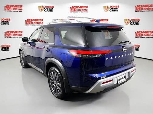 2024 Nissan Pathfinder SL FWD