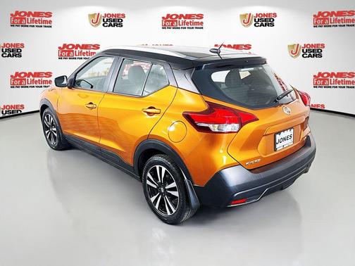 Monarch Orange/Super Black 2018 Nissan Kicks SV
