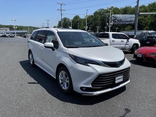 2025 Toyota Sienna XLE 7 Passenger