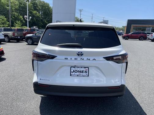 2025 Toyota Sienna XLE 7 Passenger
