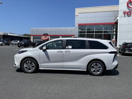 2025 Toyota Sienna XLE 7 Passenger