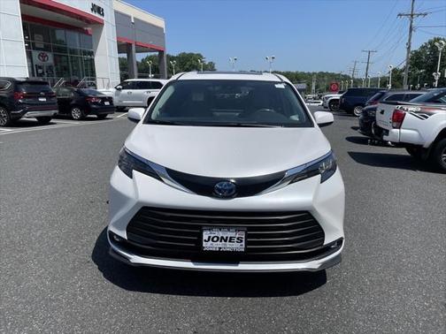2025 Toyota Sienna XLE 7 Passenger