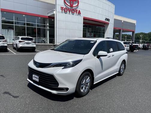 2025 Toyota Sienna XLE 7 Passenger