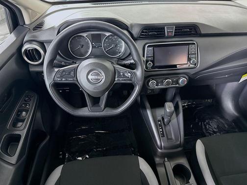 Super Black 2025 Nissan Versa 1.6 S