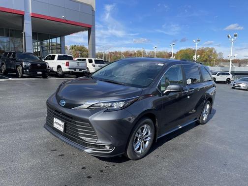 2025 Toyota Sienna XLE