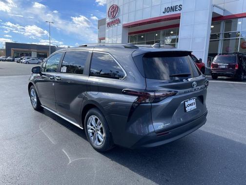 2025 Toyota Sienna XLE