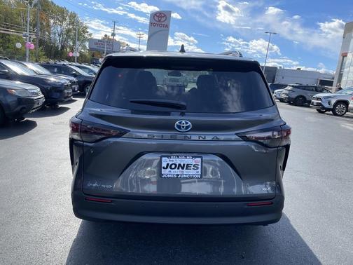 2025 Toyota Sienna XLE