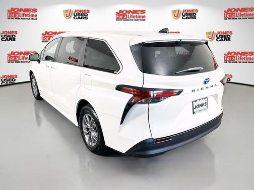 2021 Toyota Sienna XLE 8 Passenger