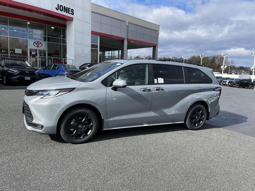 2025 Toyota Sienna Woodland Edition