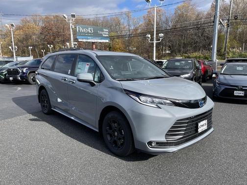 2025 Toyota Sienna Woodland Edition