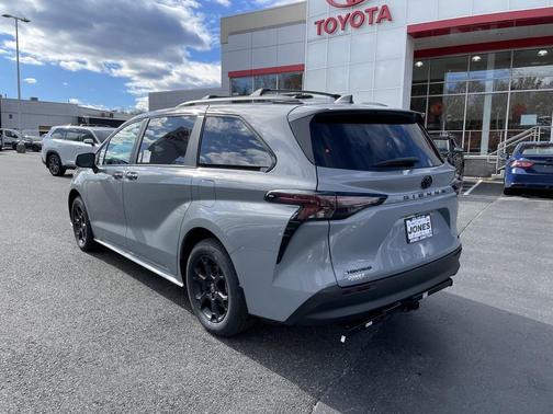 2025 Toyota Sienna Woodland Edition