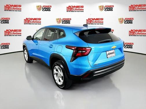 2025 Chevrolet Trax LS