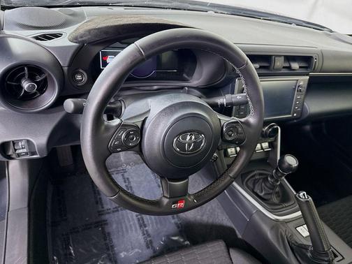 Pavement 2023 Toyota GR86 Base