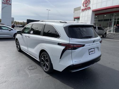 2025 Toyota Sienna Platinum 7 Passenger