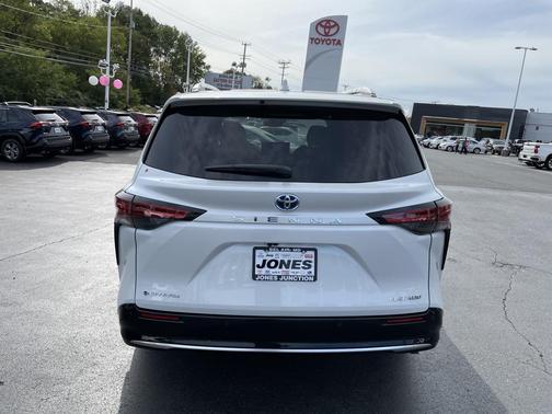 2025 Toyota Sienna Platinum 7 Passenger