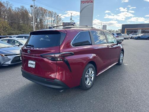 2025 Toyota Sienna XLE