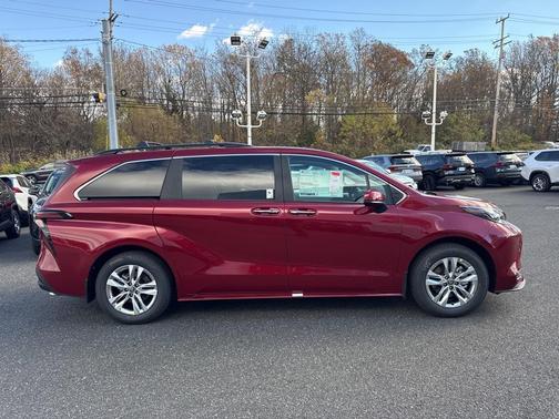 2025 Toyota Sienna XLE