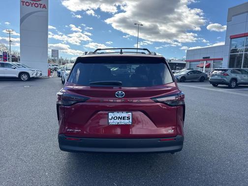 2025 Toyota Sienna XLE