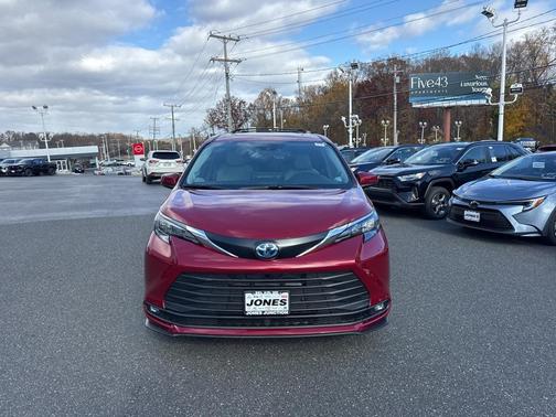 2025 Toyota Sienna XLE