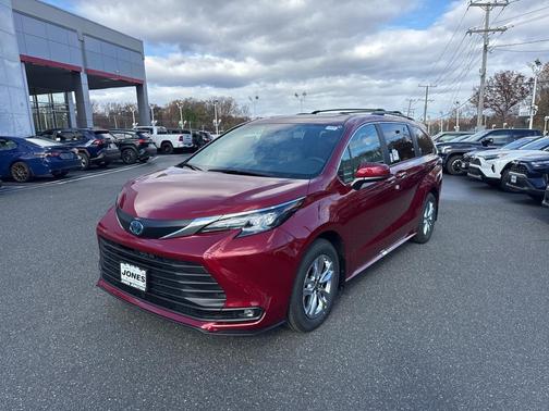 2025 Toyota Sienna XLE