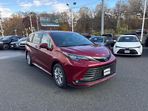 2025 Toyota Sienna XLE