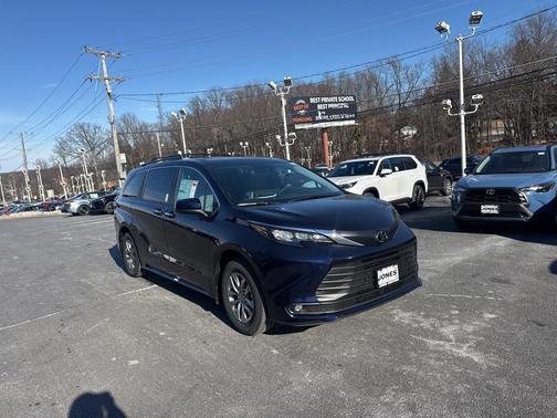 2026 Toyota Sienna XLE